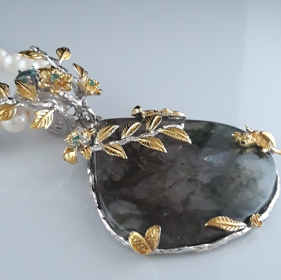 Handcrated Moss Agate and Pearl Floral Necklace - Picture 15 of 16